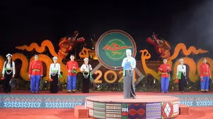 "Hãy để thơ ca mang khát vọng của cái đẹp và sự tự do đến mỗi người"