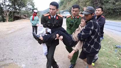 Trên đường đi công tác, lực lượng Công an kịp thời cứu người bị nạn