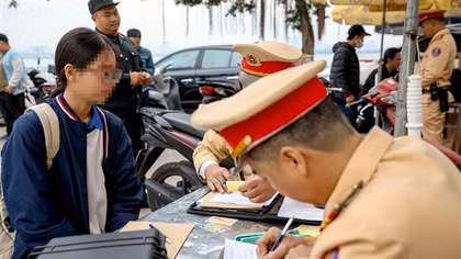 Công an Hà Nội xử lý hơn 2.200 học sinh vi phạm giao thông trong gần 1 tháng