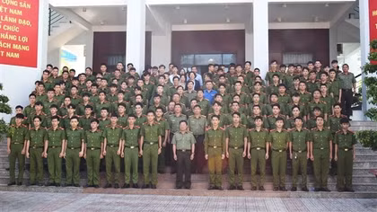 Tư vấn học nghề và hướng nghiệp cho 246 chiến sĩ nghĩa vụ CAND xuất ngũ