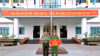 Khen thưởng đơn vị khám phá nhanh vụ người nước ngoài sát hại đồng hương