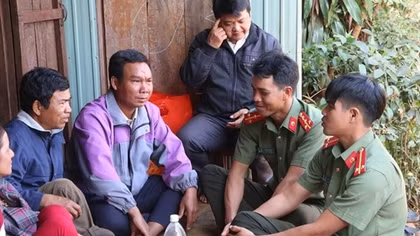 "Chủ nhật về làng" - Mô hình dân vận gần dân, giữ vững an ninh buôn làng