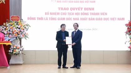 Trao quyết định bổ nhiệm Chủ tịch Hội đồng thành viên, Tổng giám đốc Nhà xuất bản Giáo dục Việt Nam