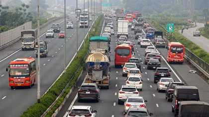 Ngày đầu nghỉ lễ, cao tốc Pháp Vân - Cầu Giẽ ùn dài