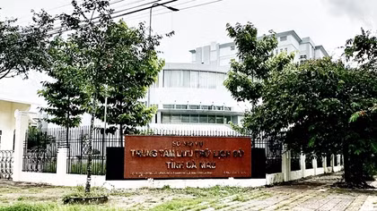Giám đốc Trung tâm lưu trữ lịch sử tỉnh Cà Mau bị hạ xuống làm Phó Giám đốc