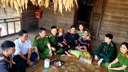 Xuân đến sớm với đồng bào biên giới
