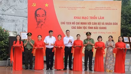 Khai mạc triển lãm “Chủ tịch Hồ Chí Minh với cán bộ và nhân dân các dân tộc tỉnh Bắc Giang”