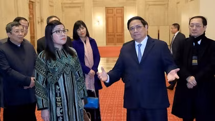Đoàn cấp cao Chính phủ Việt Nam thăm Tòa nhà Quốc hội Romania