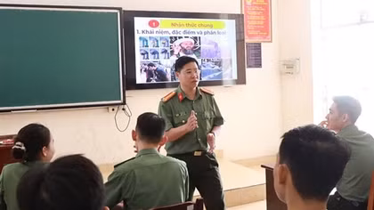 Người thầy An ninh hết lòng với công tác "chèo đò"