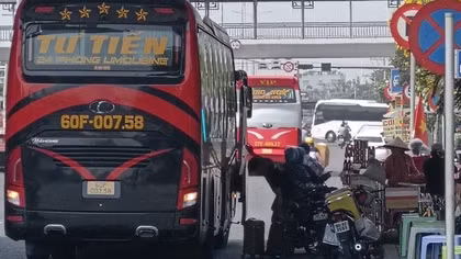 Bát nháo nạn “xe dù, bến cóc” giáp Tết ở TP Hồ Chí Minh