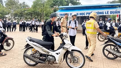 Gắn trách nhiệm của chính quyền, nhà trường, gia đình trong đảm bảo ATGT cho học sinh