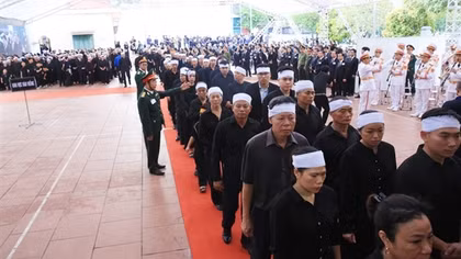 Những dòng người nối dài không dứt ở Lễ viếng tại thôn Lại Đà