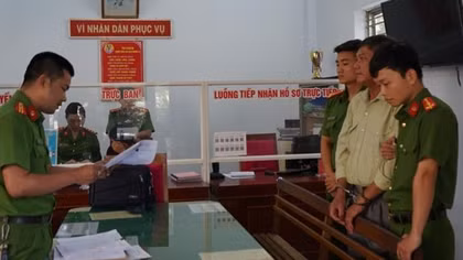 Bắt con trai “xâm phạm trái phép chỗ ở” của mẹ già
