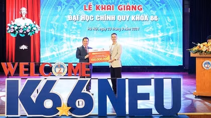 Trao học bổng ROX Share cho sinh viên có hoàn cảnh khó khăn