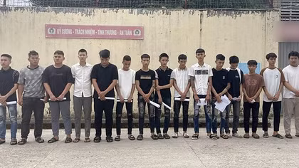 Khởi tố 24 đối tượng trong 2 nhóm chạy xe mô tô mang theo hung khí đi gây rối