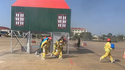 Sôi nổi Hội thi nghiệp vụ chữa cháy và CNCH Tổ liên gia an toàn PCCC