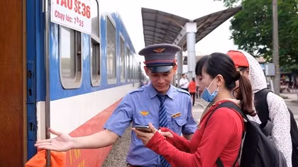 Khách đi tàu hỏa được giảm giá nhiều dịch vụ taxi, giải trí