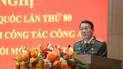 Nêu cao tinh thần cách mạng, gương mẫu đi đầu hoàn thành nhiệm vụ công tác năm 2025