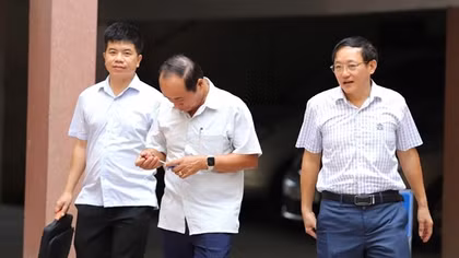 Cựu Giám đốc Sở GD&ĐT Hà Tĩnh có mặt tại phiên tòa xét xử thổi giá thiết bị giáo dục