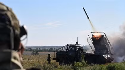 Dồn lực đột kích Kursk, Ukraine "hở sườn" ở Donetsk