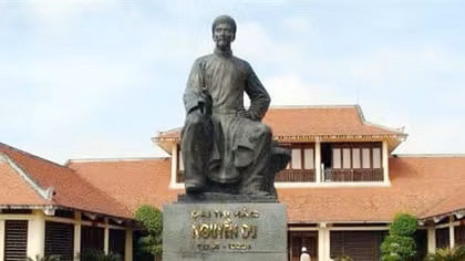 Bài thơ hay nhất về Thăng Long của Nguyễn Du