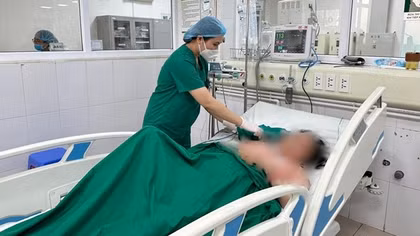 Một phụ nữ nguy kịch vì ngạnh cá trê đâm vào tay