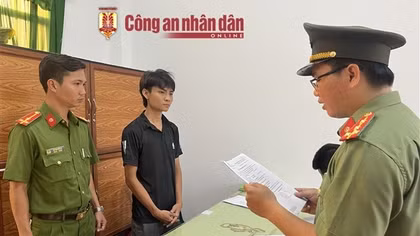 Sinh viên vừa ra trường, bị bắt vì dùng tiền giả