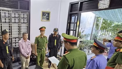 Vừa được miễn hình phạt tù, cựu giám đốc CDC Thừa Thiên Huế lại bị bắt