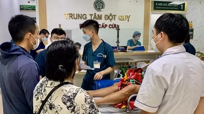 Nhiều bệnh viện tạm dừng khám theo yêu cầu, tập trung mọi nguồn lực cấp cứu người bệnh