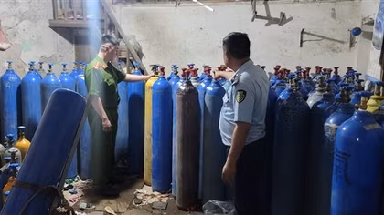 Phát hiện hàng trăm bình chứa khí cười (N20) không có hóa đơn chứng từ