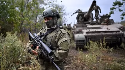 Hàng loạt binh sĩ Ukraine đầu hàng, cựu quan chức NATO nêu nhận định nóng