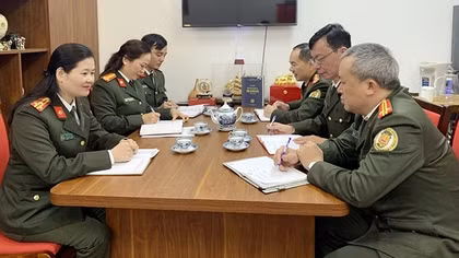 Làm hết việc chứ không hết giờ