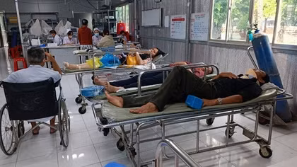 Va chạm trên cao tốc TP Hồ Chí Minh-Trung Lương, 11 người nhập viện