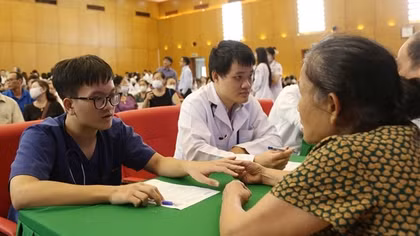 Hơn 1 nghìn người được khám tầm soát miễn phí bệnh tim mạch, thận