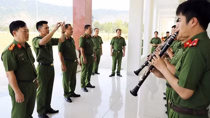 Nghệ sĩ Ưu tú đầu tiên của dàn nhạc kèn Đoàn Nghi lễ CAND