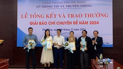 Nhóm PV Báo CAND đoạt Giải báo chí tuyên truyền về chuyển đổi số của TP Đà Nẵng