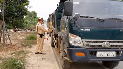 Tập trung xử lý xe chở đất gây mất an toàn giao thông và ô nhiễm môi trường