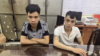 Bắt hai đối tượng cướp giật tại cửa hàng điện thoại ở Vĩnh Phúc