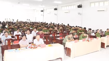 Tư vấn hướng nghiệp, học nghề cho trên 230 chiến sĩ nghĩa vụ CAND chuẩn bị xuất ngũ