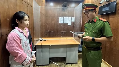 Đề nghị truy tố cô gái bắt cóc 2 cháu bé ở phố đi bộ Nguyễn Huệ