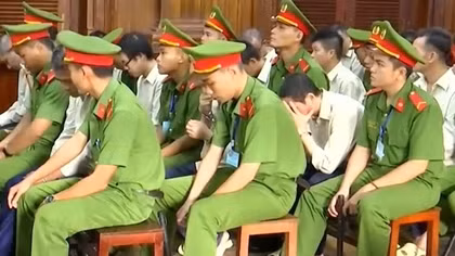 Các giám đốc trung tâm đăng kiểm nhúng chàm vì... "phong bì"