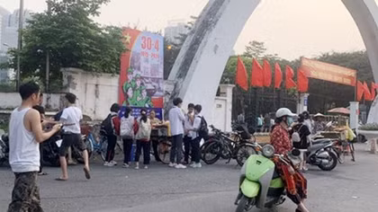 Xe xiên bẩn bủa vây công viên, trường học