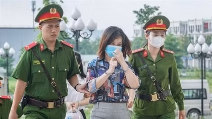 Nữ bị án trong vụ “Chuyến bay giải cứu” lại bị truy tố vì chiếm đoạt tài sản