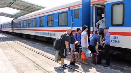 Vận tải phục vụ Tết: Tăng chuyến, tăng cả giá vé