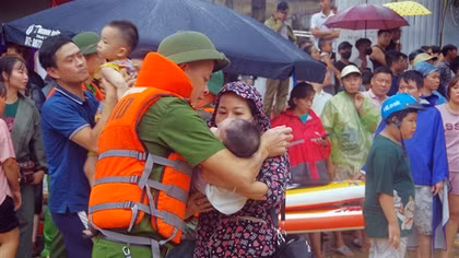 Công an Thái Nguyên hỗ trợ di dời hơn 10.000 người dân vùng lũ: Sâu nặng nghĩa tình trong gian khó