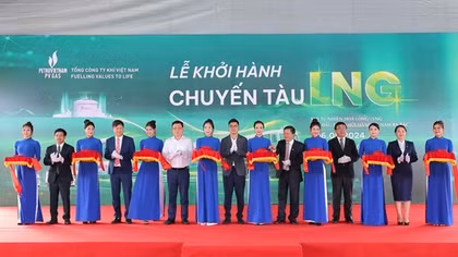 Khởi hành chuyến tàu LNG đầu tiên trên đường sắt Nam Bắc
