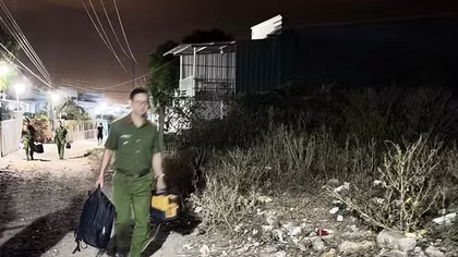 Một người đàn ông bị đâm tử vong bên hông nhà dân