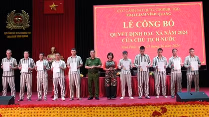 Trại giam Vĩnh Quang công bố quyết định đặc xá cho 98 phạm nhân