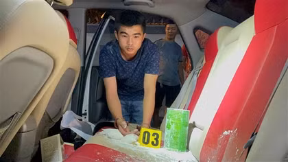 "Ôm" 499 viên thuốc lắc và 2 bịch ma túy từ TP Hồ Chí Minh về Kiên Giang