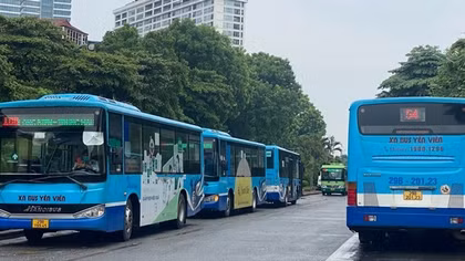 Hà Nội: Xe buýt hoạt động xuyên Tết phục vụ người dân